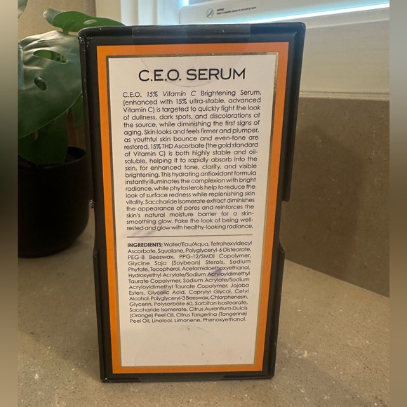 Sunday Riley C.E.O. 15% Vitamin C Brightening Serum - Picture 4 of 7